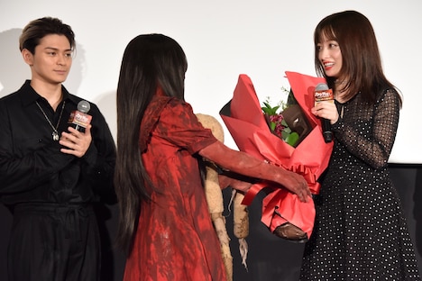 「カラダ探し THE LAST NIGHT」公開記念舞台挨拶の様子