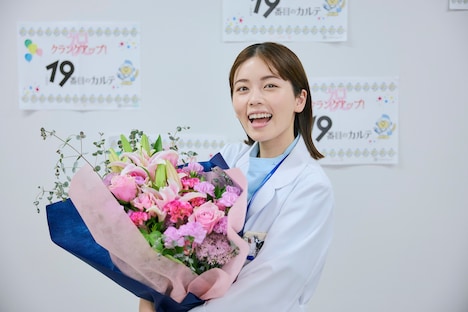 日曜劇場「19番目のカルテ」より、小芝風花