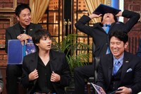 「しゃべくり007」より、レギュラー陣に囲まれる山田裕貴（手前左）