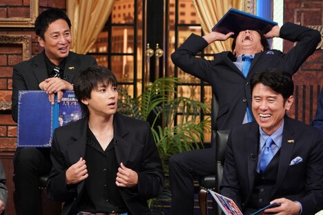 「しゃべくり007」より、レギュラー陣に囲まれる山田裕貴（手前左）