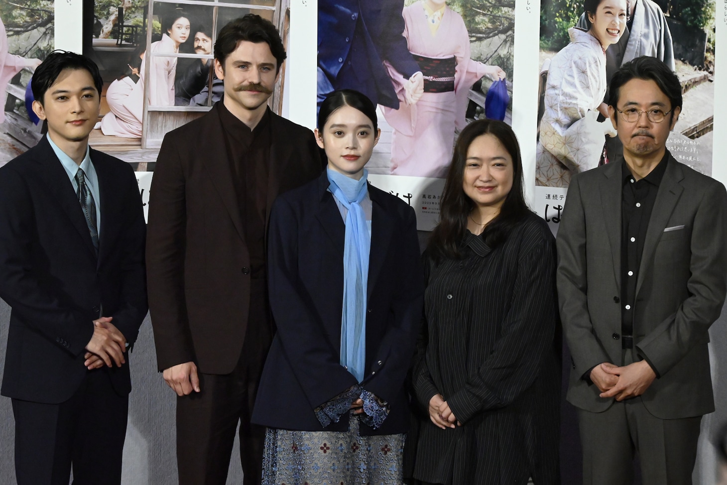 「ばけばけ」試写会の様子。左から吉沢亮、トミー・バストウ、髙石あかり、池脇千鶴、岡部たかし