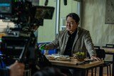 「ブロークン 復讐者の夜」メイキング写真。ギャングのボス、チャンモ役のチョン・マンシク