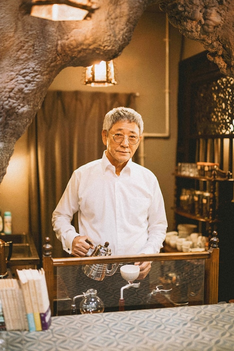 ドラマ「もしもこの世が舞台なら、楽屋はどこにあるのだろう」より、小林薫演じる風呂須太郎