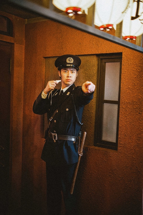 ドラマ「もしもこの世が舞台なら、楽屋はどこにあるのだろう」より、戸塚純貴演じる大瀬六郎