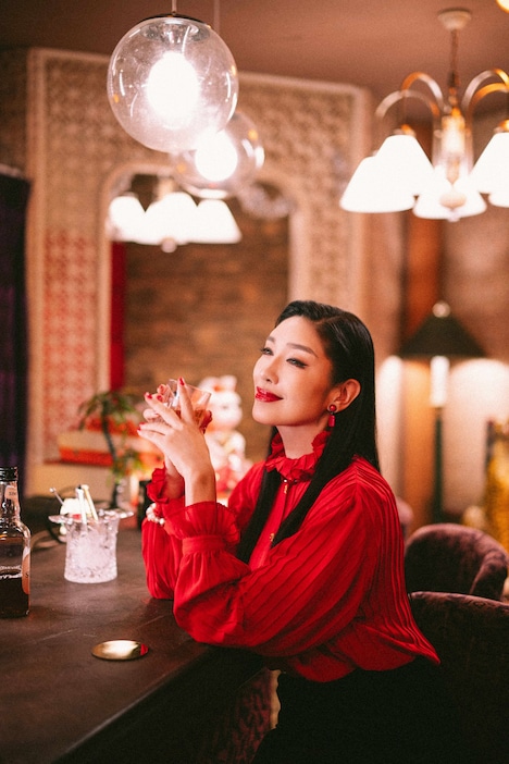 ドラマ「もしもこの世が舞台なら、楽屋はどこにあるのだろう」より、アンミカ演じるパトラ鈴木