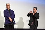 「アフター・ザ・クエイク」舞台挨拶付きプレミア上映より、左から佐藤浩市、井上剛