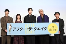 「アフター・ザ・クエイク」舞台挨拶付きプレミア上映の様子。左から渡辺大知、鳴海唯、岡田将生、佐藤浩市、井上剛