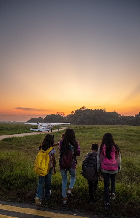 「空から墜ちた子供たち：40日間の密林サバイバル」場面写真