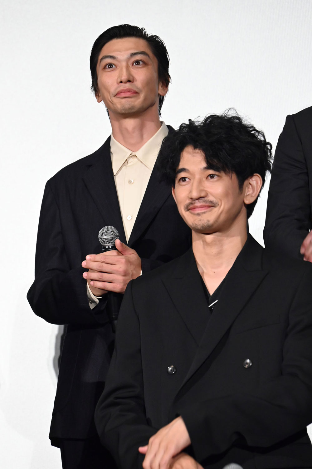 手前から永山瑛太、奥野瑛太