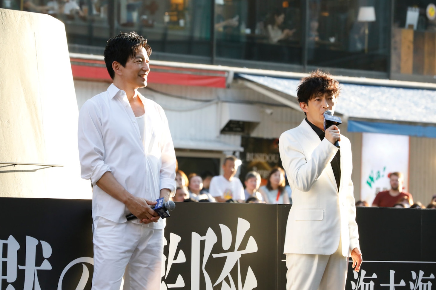 「沈黙の艦隊 北極海大海戦」船上イベントの様子。左から大沢たかお、津田健次郎