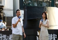 「沈黙の艦隊 北極海大海戦」船上イベントの様子。左から吉野耕平、上戸彩