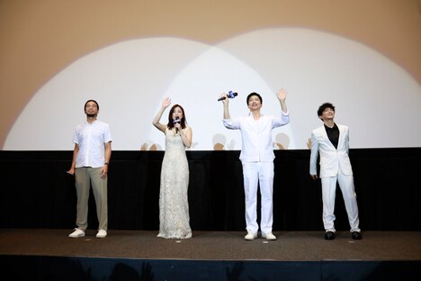 「沈黙の艦隊 北極海大海戦」舞台挨拶の様子。左から吉野耕平、上戸彩、大沢たかお、津田健次郎