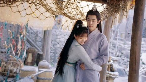 中国ドラマ「玉骨遥」より、左からレン・ミン(任敏)演じる朱顔(しゅがん)、シャオ・ジャン(肖戦)演じる時影(じえい)