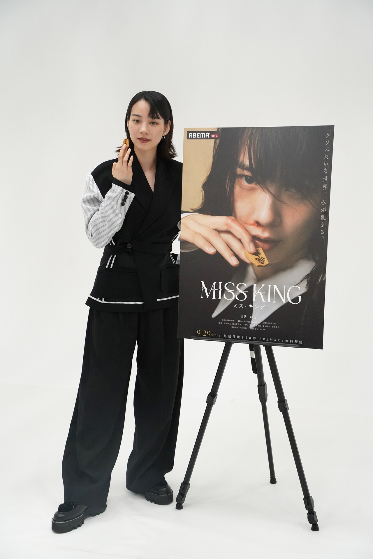 のん、音楽界のスーパーヒーローたちが参加した1stアルバム発表