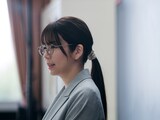 「終点のあの子」新場面写真。希代子や朱里の担任教師・名村（野村麻純）