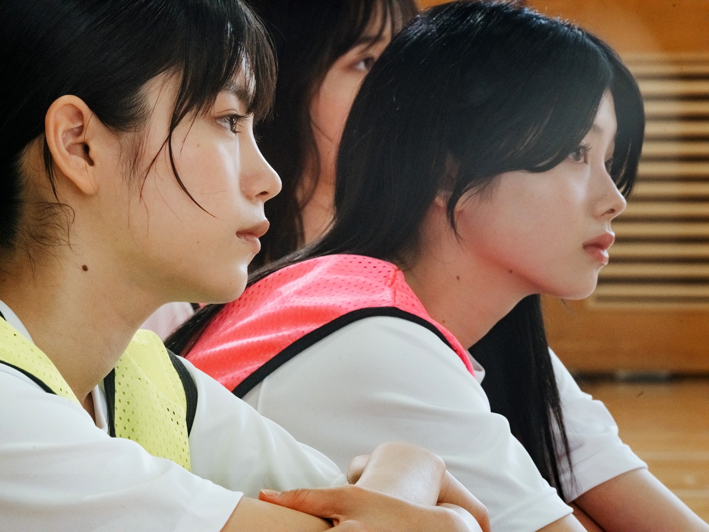 「終点のあの子」新場面写真。左から希代子（當真あみ）、恭子（南琴奈）