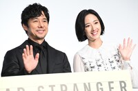 映画「Dear Stranger／ディア・ストレンジャー」初日舞台挨拶の様子。左から西島秀俊、グイ・ルンメイ（桂綸鎂）