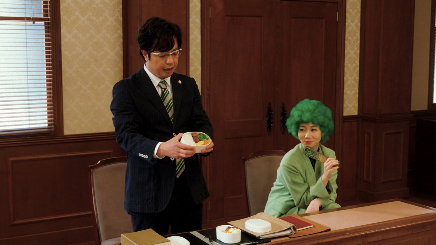 「擬人化ドラマ 被告人ブロッコリー 原告カリフラワー」場面写真