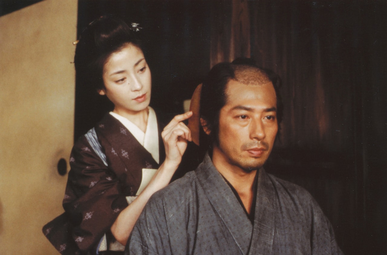 「たそがれ清兵衛」場面写真。左から宮沢りえ演じる朋江、真田広之演じる井口清兵衛 ©2025 Paramount Pictures.