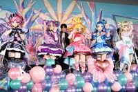 左からキュアキッス、キュアキュンキュン、キュアアイドル、キュアウインク、キュアズキューン