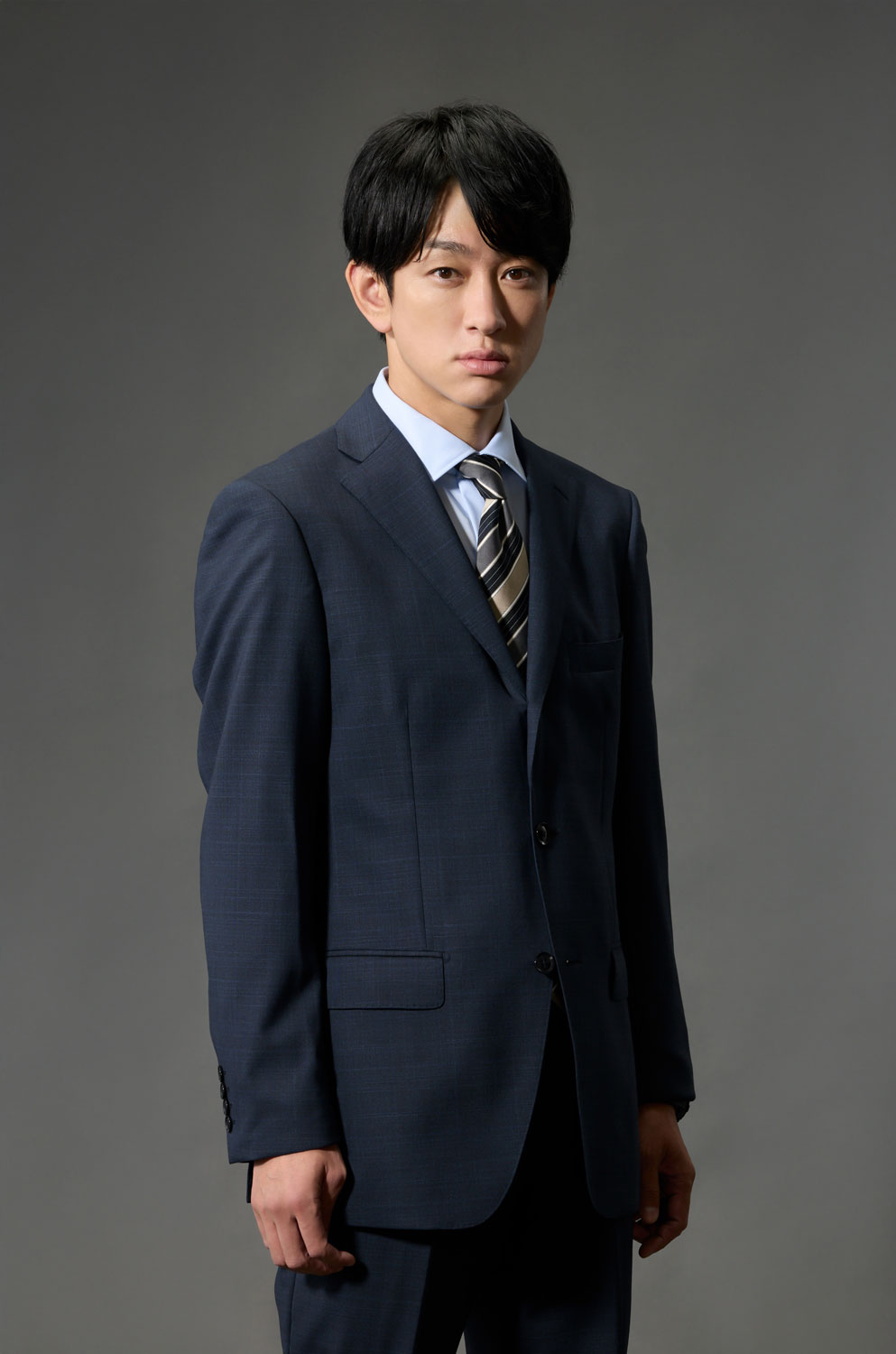 山内徹役の横山裕