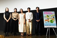 「メイメイ」完成披露上映会の様子。左から蘇鈺淳（スー・ユチュン）、王渝萱（ワン・ユーシュエン）、王渝屏（ワン・ユーピン）、朝井大智、水間ロン