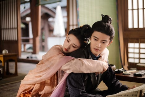 中国ドラマ「無憂渡～瞳に映った真実の愛～」より、ラレイナ・ソン（宋祖児）演じる半夏（左）と、アレン・レン（任嘉倫）演じる宣夜（右）