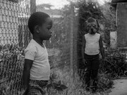「キラー・オブ・シープ」場面写真。お面をかぶったアンジェラ(奥)と子供(手前) ©1977 Charles Burnett ©2025 Milestone Film & Video for KILLER OF SHEEP