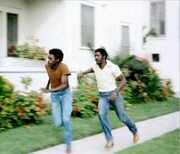 「マイ・ブラザーズ・ウェディング」場面写真。主人公ピアースと親友ソルジャー ©1983 Charles Burnett ©2025 Milestone Film & Video for MY BROTHER'S WEDDING