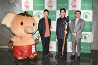 「赤土に眠る」制作発表会見の様子