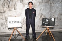 「赤土に眠る」で主演を務める藤原季節