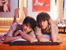 「（LOVE SONG）」オフショット。左から森崎ウィン、向井康二