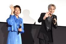 左から市毛良枝、豆原一成