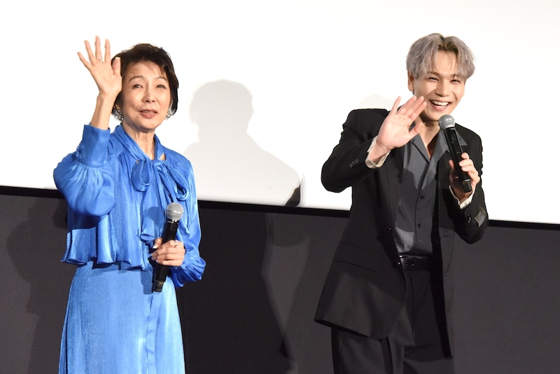左から市毛良枝、豆原一成