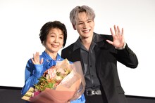 「富士山と、コーヒーと、しあわせの数式」プレミア先行上映会の様子。左から市毛良枝、豆原一成