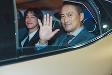 第30回釜山国際映画祭に出席した、「盤上の向日葵」の渡辺謙（手前）と坂口健太郎（奥）