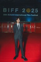 第30回釜山国際映画祭に出席した、「盤上の向日葵」の坂口健太郎