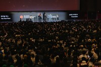 第30回釜山国際映画祭にて、「盤上の向日葵」ワールドプレミアの様子