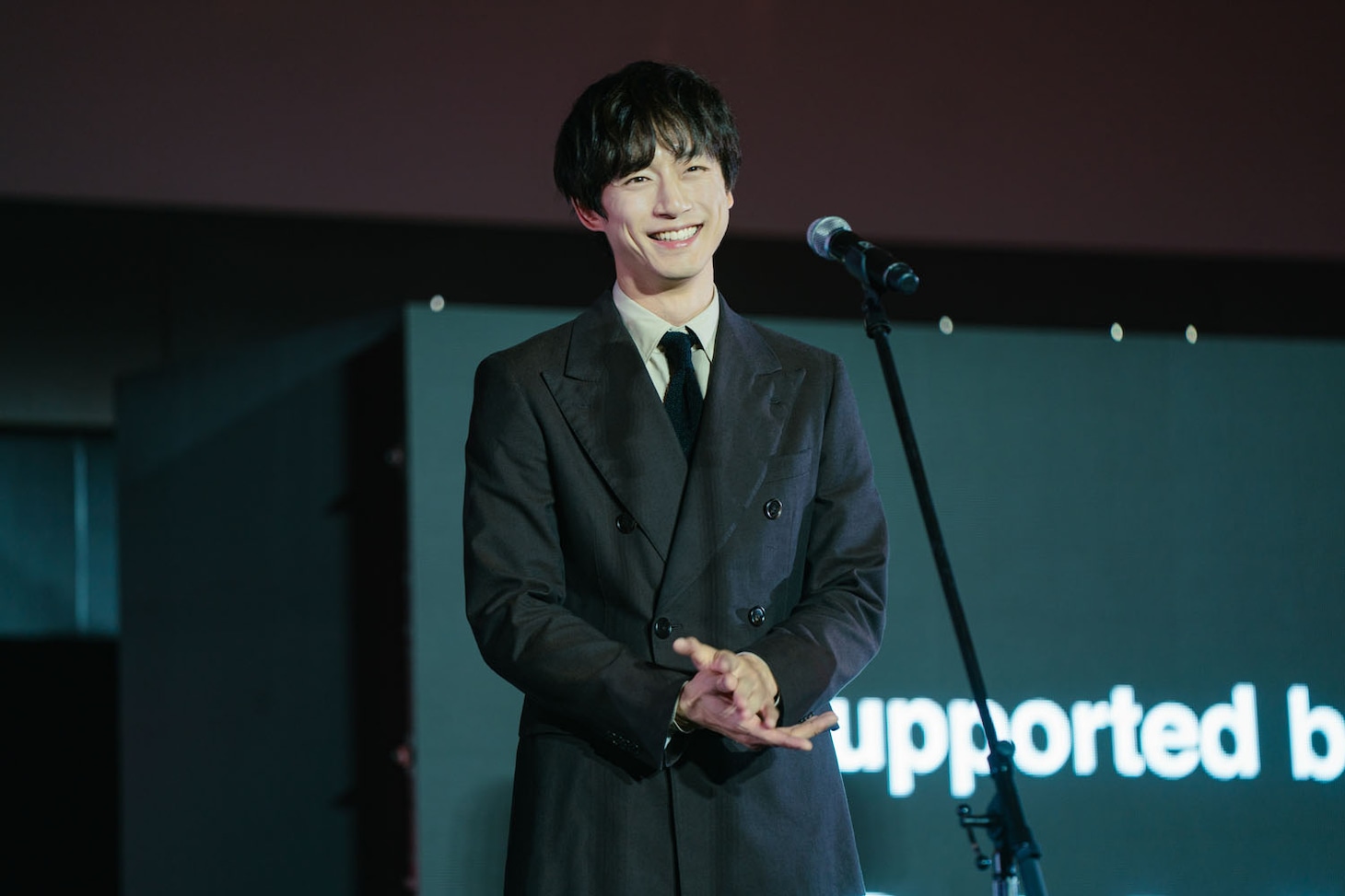 第30回釜山国際映画祭にて、「盤上の向日葵」ワールドプレミアに登壇した坂口健太郎