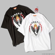 劇場版「チェンソーマン レゼ篇」ナタリーストアオリジナルTシャツ。カラーはスミクロとホワイトの2色でキーホルダーが付属する(税込7150円)