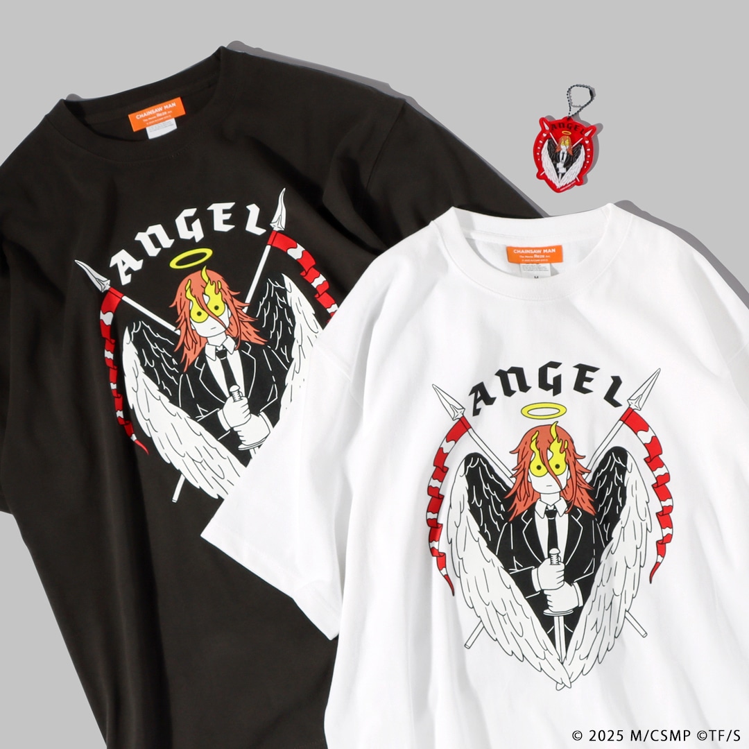 劇場版「チェンソーマン レゼ篇」ナタリーストアオリジナルTシャツ。カラーはスミクロとホワイトの2色でキーホルダーが付属する（税込7150円）