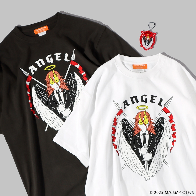 劇場版「チェンソーマン レゼ篇」ナタリーストアオリジナルTシャツ。カラーはスミクロとホワイトの2色でキーホルダーが付属する(税込7150円)