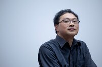 第30回釜山国際映画祭にて、「恋愛裁判」舞台挨拶に登壇した深田晃司