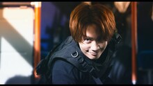 映画「ロマンティック・キラー」より、藤原丈一郎（なにわ男子）演じる謎のSAT