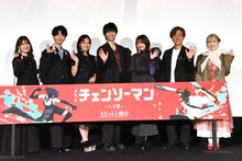 劇場版「チェンソーマン レゼ篇」公開記念舞台挨拶の様子。左から内田真礼、坂田将吾、楠木ともり、戸谷菊之介、上田麗奈、内田夕夜、高橋花林