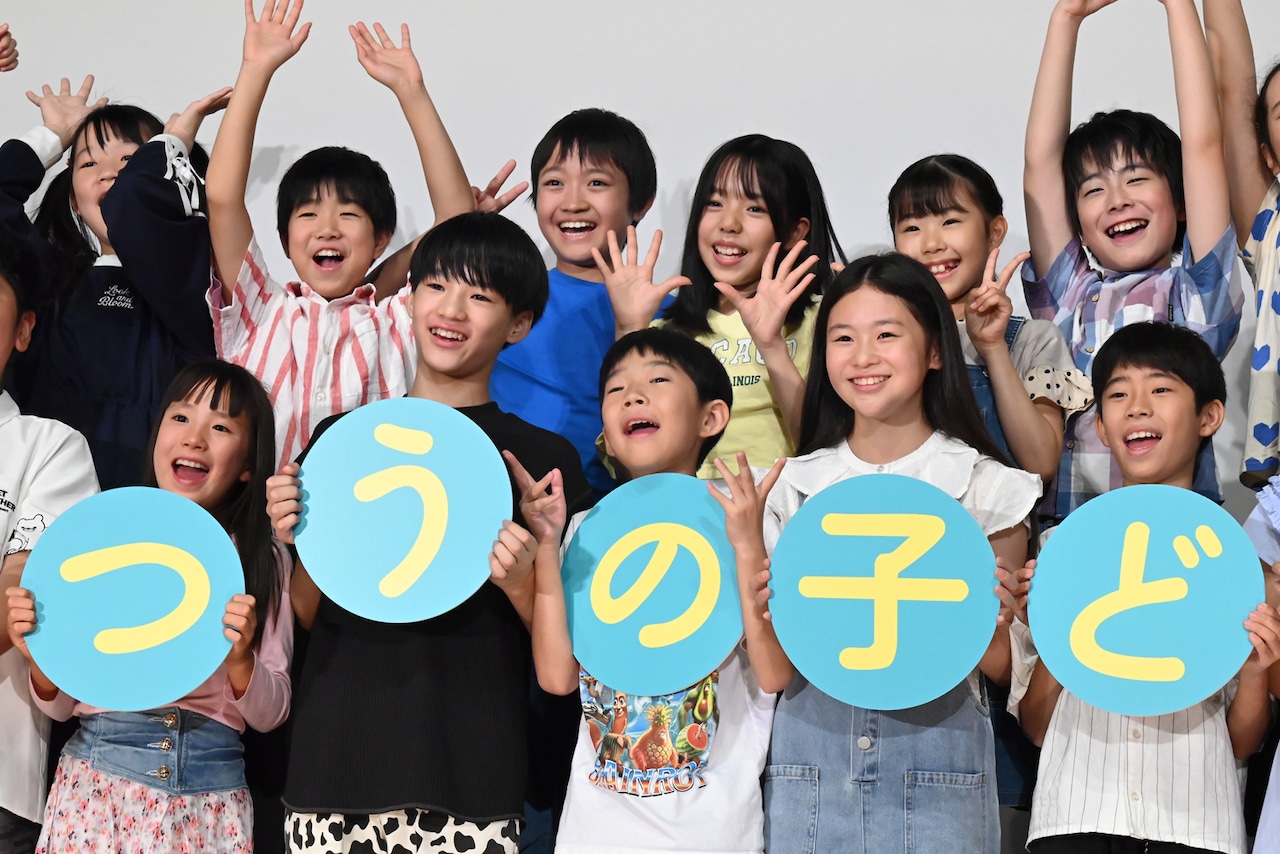 「ふつうの子ども」公開記念特別授業イベントの様子。下段左から長峰くみ、味元耀大、嶋田鉄太、瑠璃、大熊大貴