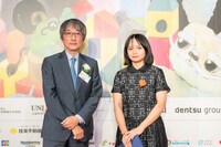 「空回りする直美」でエンタテインメント賞（ホリプロ賞）に輝いた中里ふく（右）