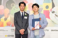 「惑星イノウエ」で映画ファン賞（ぴあニスト賞）に輝いた鈴木大智（右）