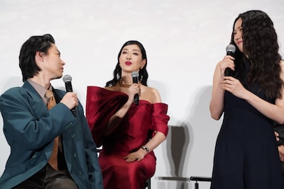 控室でのエピソードを話す菅田将暉（左）、二階堂ふみ（右）、アンミカ（中央）