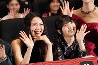 左から二階堂ふみ、浜辺美波